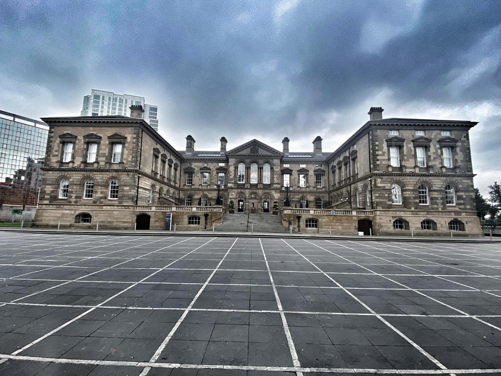 2 Bed City Centre Apt, Free Parking - Albert Clock, Customs House Belfast Eksteriør billede